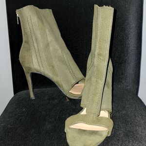 High ankle bootie 